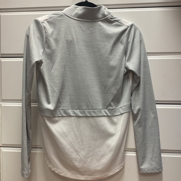 Under Armor athletic half zip. Size juniors YXL - Picture 3 of 3